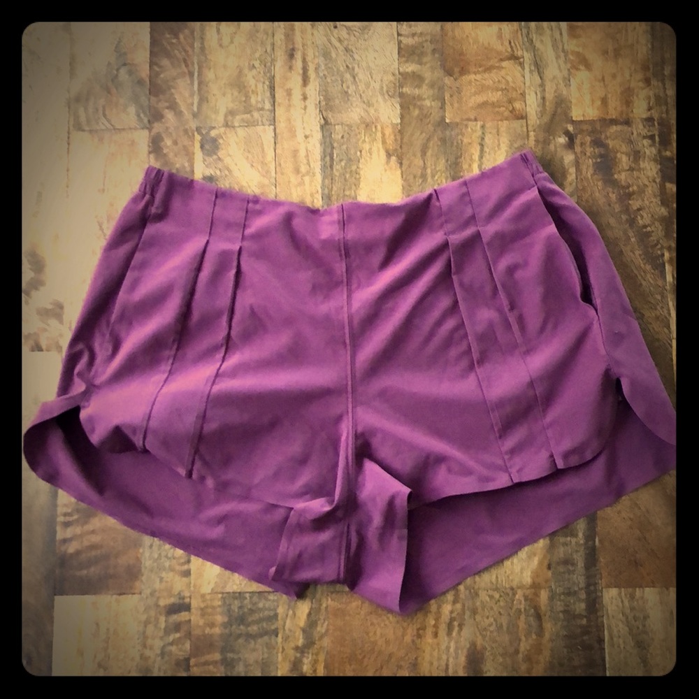 EUC Lululemon &go endeavor shorts, Sz 8